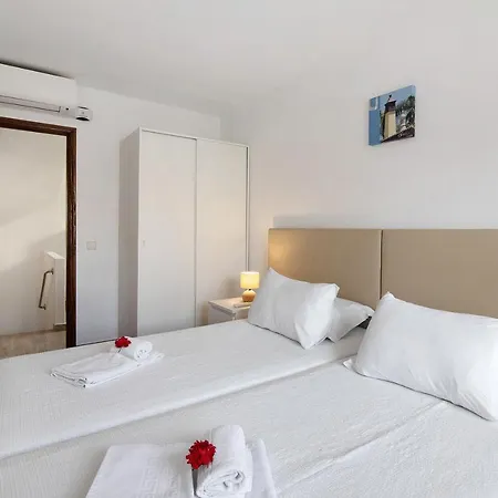 Old Village T2 Duplex דירה