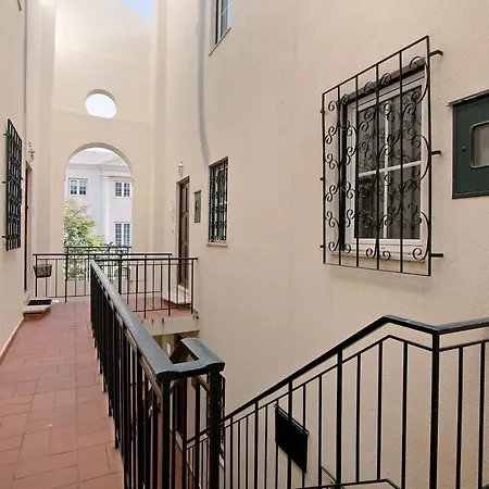 Old Village T2 Duplex דירה *