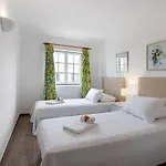Old Village T2 Duplex * Quarteira