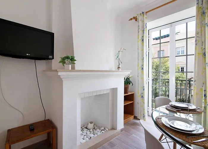 Old Village T2 Duplex Апартаменты *