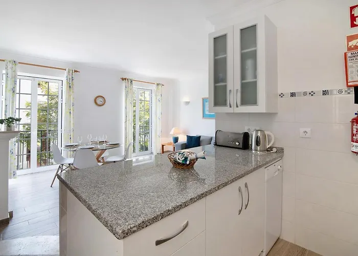 Old Village T2 Duplex Апартаменты