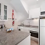 Old Village T2 Duplex דירה *